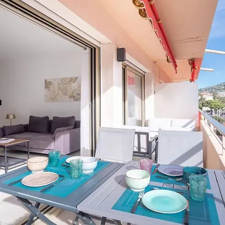 Amazing Apartment: Beachside Retreat With Terrace *