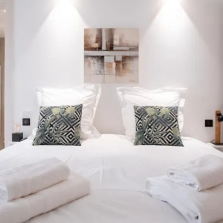 Amazing Apartment: Beachside Retreat With Terrace Apartment